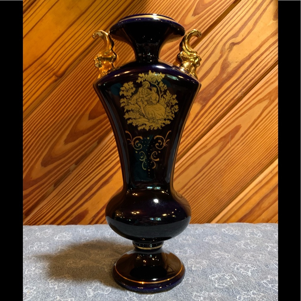 Coronetti Vase